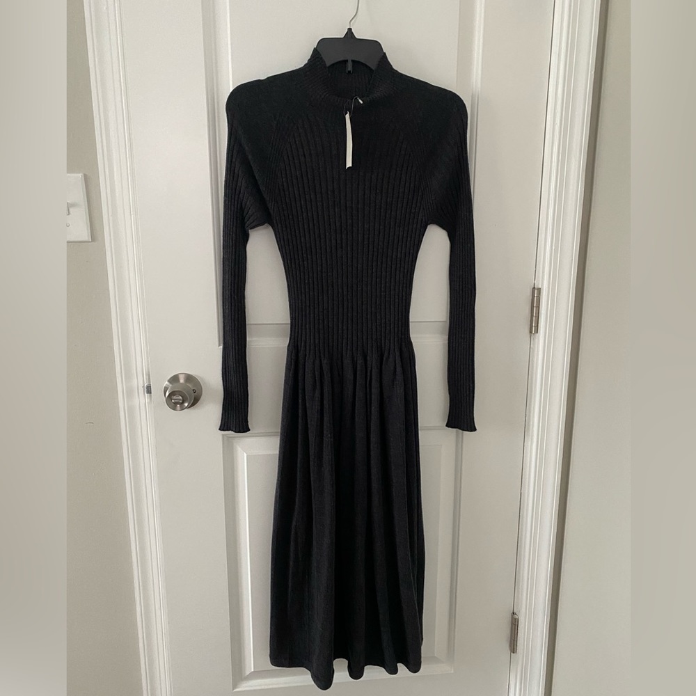 Uniqlo WOMEN 3D EXTRA FINE MERINO RIBBED LONG SLEEVE DRESS (WOOL)